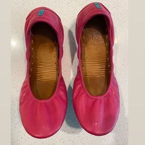 Women’s Hot Pink Tieks flats size 9